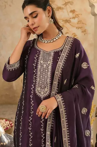 Women Ethnic Motifs Embroidered Thread Work Straight Kurta with Trouser & Dupatta