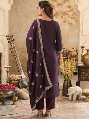 Women Ethnic Motifs Embroidered Thread Work Straight Kurta with Trouser & Dupatta 4