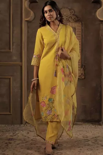 Women Floral Embroidered Regular Thread Work Kurta with Trousers & With Dupatta
