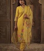 Women Floral Embroidered Regular Thread Work Kurta with Trousers & With Dupatta