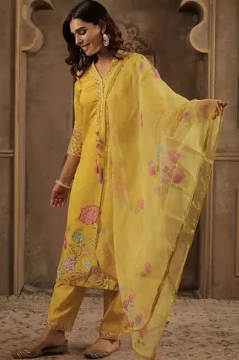 Women Floral Embroidered Regular Thread Work Kurta with Trousers & With Dupatta