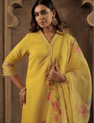 Women Floral Embroidered Regular Thread Work Kurta with Trousers & With Dupatta 5