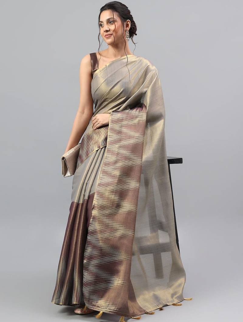 Grey polyester woven design saree with blouse