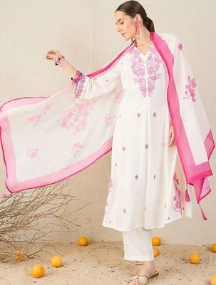 Women Floral Embroidered Regular Thread Work Kurta with Trousers & With Dupatta 2