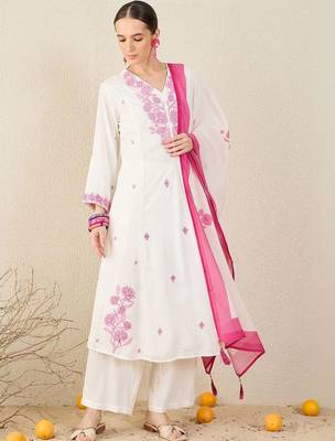 Women Floral Embroidered Regular Thread Work Kurta with Trousers & With Dupatta 6