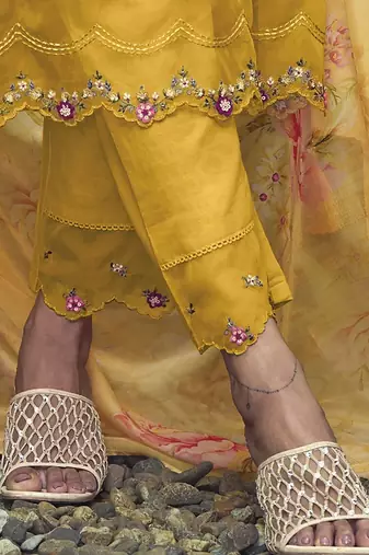 Women Ethnic Motifs Embroidered Regular Thread Work Pure Cotton Kurta with Trousers & With Dupatta