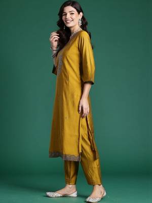 Women Ethnic Motifs Embroidered Regular Thread Work Kurta with Trousers & With Dupatta 3