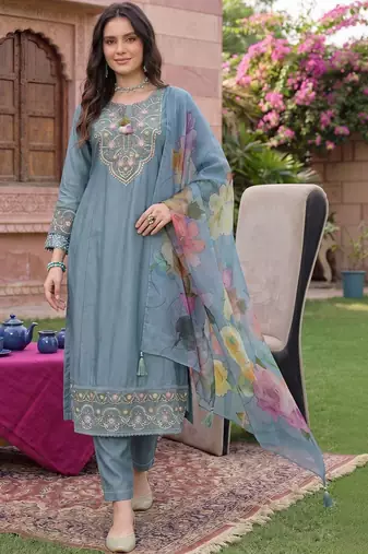 Women Floral Embroidered Regular Thread Work Liva Kurta With Trousers & Dupatta