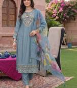 Women Floral Embroidered Regular Thread Work Liva Kurta With Trousers & Dupatta