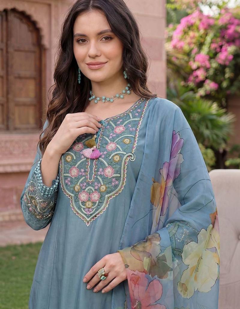 Women Floral Embroidered Regular Thread Work Liva Kurta With Trousers & Dupatta