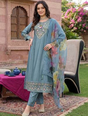 Women Floral Embroidered Regular Thread Work Liva Kurta With Trousers & Dupatta 6