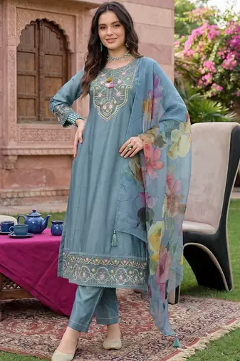 Women Floral Embroidered Regular Thread Work Liva Kurta With Trousers & Dupatta
