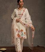 Women Floral Embroidered Regular Thread Work Kurta with Trousers & With Dupatta