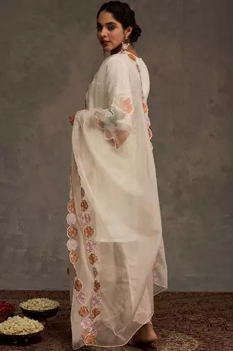 Women Floral Embroidered Regular Thread Work Kurta with Trousers & With Dupatta