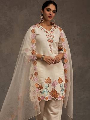 Women Floral Embroidered Regular Thread Work Kurta with Trousers & With Dupatta 6