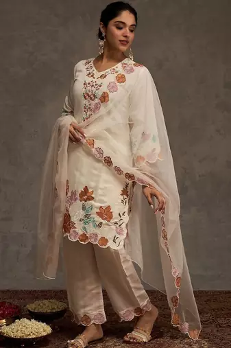Women Floral Embroidered Kurta with Trousers & Dupatta