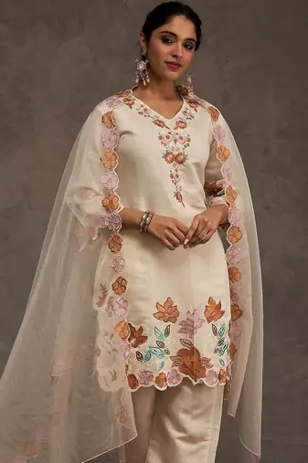 Women Floral Embroidered Kurta with Trousers & Dupatta