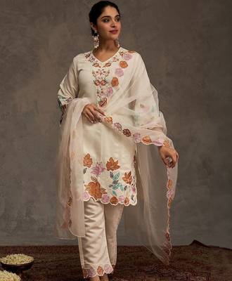 Women Floral Embroidered Kurta with Trousers & Dupatta 5