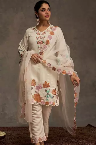 Women Floral Embroidered Kurta with Trousers & Dupatta