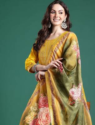 Ethnic Motifs Regular Kurta with Trousers & Dupatta 1