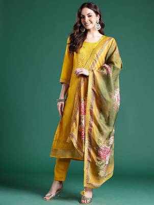 Ethnic Motifs Regular Kurta with Trousers & Dupatta 5