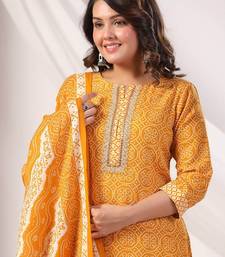 Women Bandhani Printed Regular Mirror Work Kurta Trousers With Dupatta