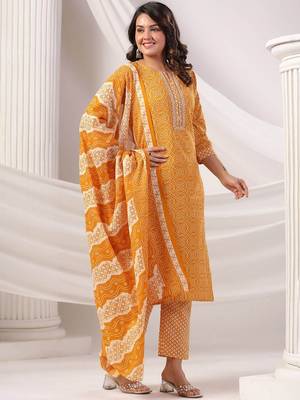 Women Bandhani Printed Regular Mirror Work Kurta Trousers With Dupatta 3