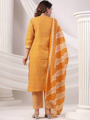 Women Bandhani Printed Regular Mirror Work Kurta Trousers With Dupatta 5