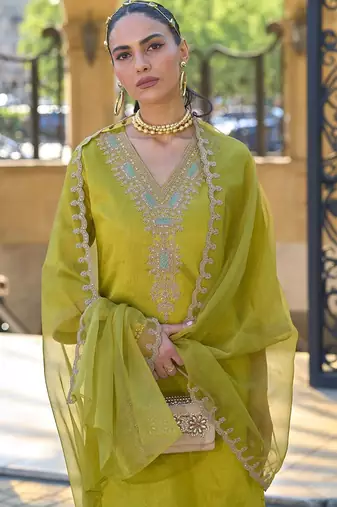 Women Ethnic Motifs Embroidered Regular Thread Work Kurta with Trousers & With Dupatta