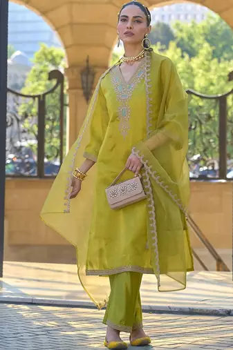 Women Ethnic Motifs Embroidered Regular Thread Work Kurta with Trousers & With Dupatta
