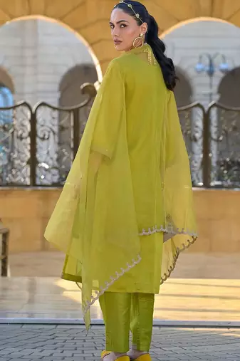 Women Ethnic Motifs Embroidered Regular Thread Work Kurta with Trousers & With Dupatta
