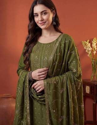 Women Ethnic Actual Woven design Regular Sequinned Kurta With Trousers & Dupatta 2