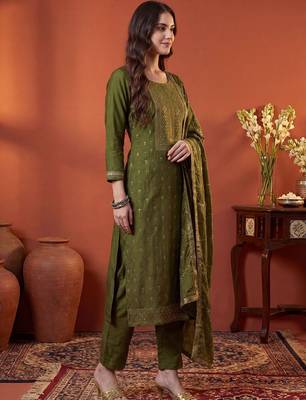 Women Ethnic Actual Woven design Regular Sequinned Kurta With Trousers & Dupatta 4
