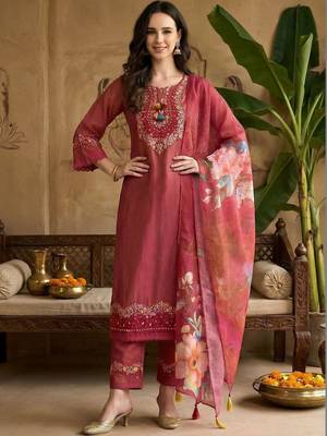 Women Floral Embroidered Regular Thread Work Kurta with Trousers & With Dupatta 1