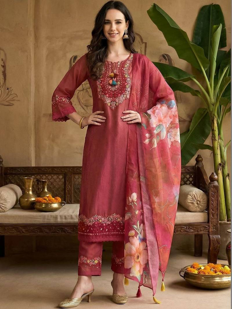 Women Floral Embroidered Regular Thread Work Kurta with Trousers & With Dupatta