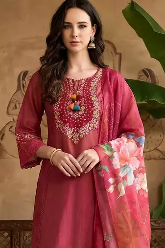 Women Floral Embroidered Regular Thread Work Kurta with Trousers & With Dupatta