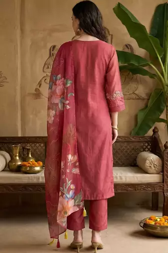 Women Floral Embroidered Regular Thread Work Kurta with Trousers & With Dupatta