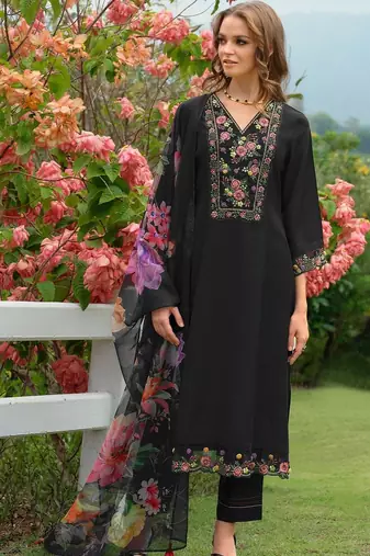 Women Floral Embroidered Regular Thread Work Liva Kurta with Trousers & With Dupatta