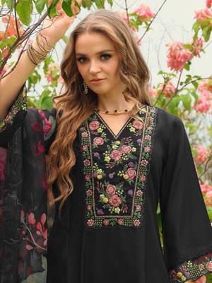 Women Floral Embroidered Regular Thread Work Liva Kurta with Trousers & With Dupatta 2