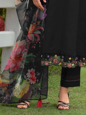 Women Floral Embroidered Regular Thread Work Liva Kurta with Trousers & With Dupatta 3