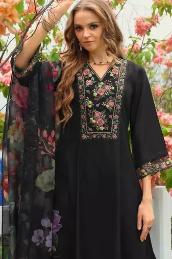 Women Floral Embroidered Regular Thread Work Liva Kurta with Trousers & With Dupatta