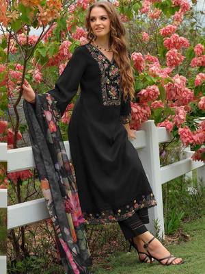 Women Floral Embroidered Regular Thread Work Liva Kurta with Trousers & With Dupatta 6
