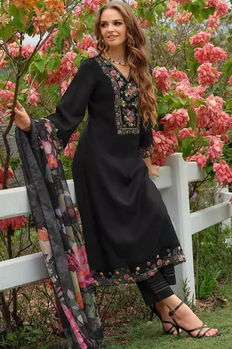 Women Floral Embroidered Regular Thread Work Liva Kurta with Trousers & With Dupatta