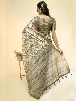 White polyester printed saree with blouse 3