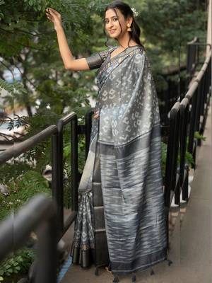 Grey polyester woven design saree with blouse 2