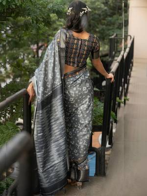 Grey polyester woven design saree with blouse 4