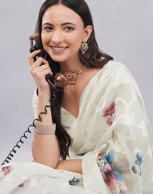 Off white silk blend printed saree with blouse 5