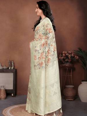 Off white silk blend printed saree with blouse 3