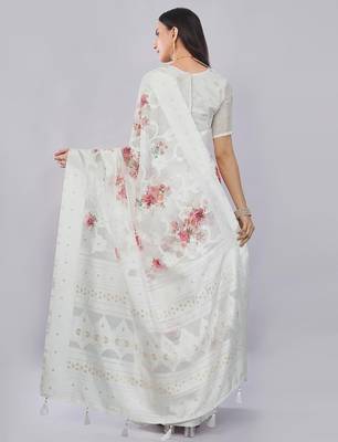 Off white silk blend printed saree with blouse 4