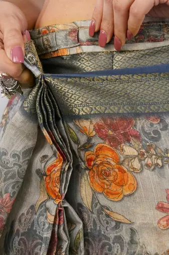 Grey polyester printed saree with blouse